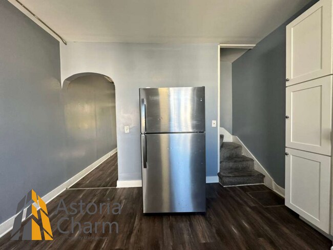 Building Photo - Move In Ready 2 Bedroom Home with Fresh Up...