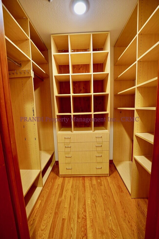 Building Photo - Modern Craftsman Home In Private and Seren...