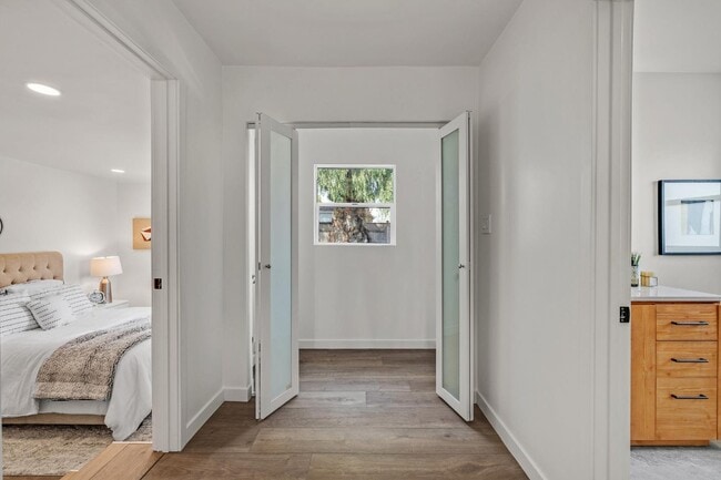 Building Photo - 4730 Melrose Ave