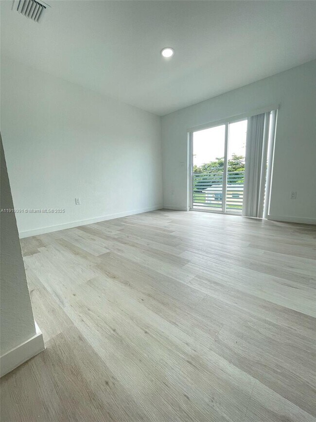 Building Photo - 116 NW 10th St