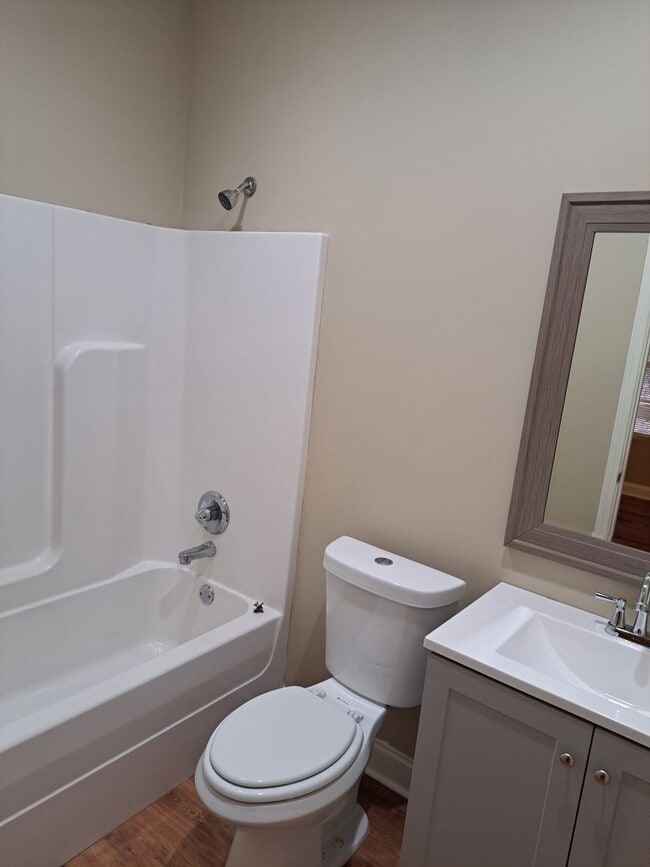 Building Photo - 4 BD/4 BA Located in Countryview Village.