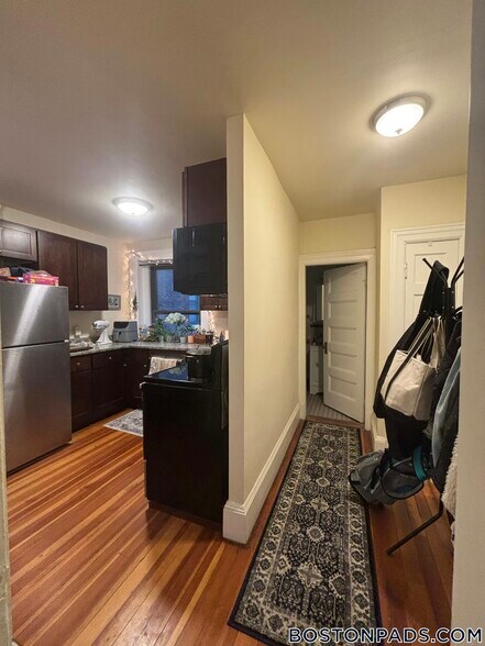 Building Photo - 1463 Beacon St