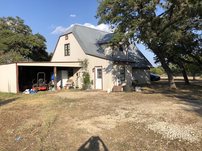 Building Photo - 200 Blue Bonnet Dr