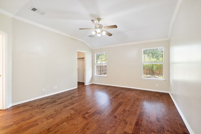 Building Photo - Stunning 4-Bedroom Home in Cedar Park with...
