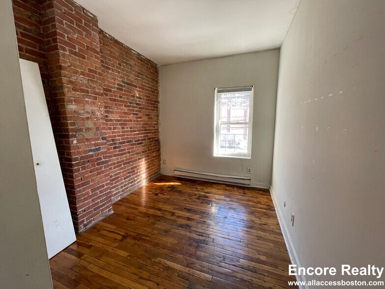 Building Photo - 886 Huntington Ave