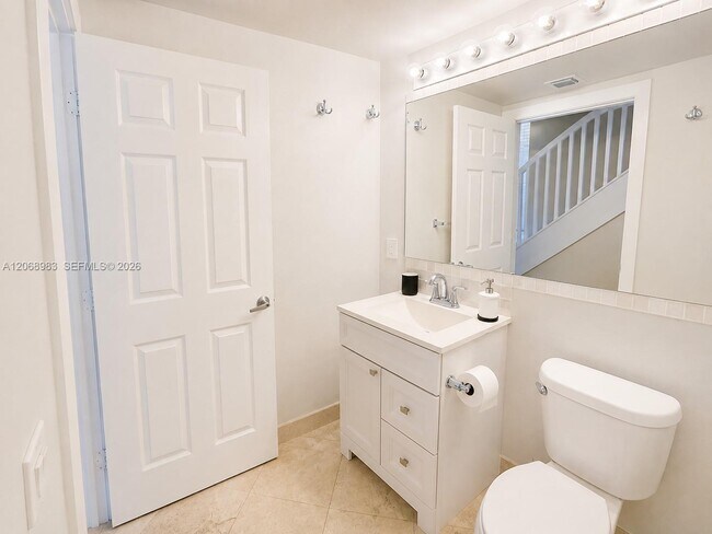 Building Photo - 2069 S Ocean Dr