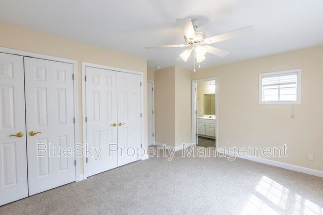 Building Photo - 2304 Ravenswood Ct