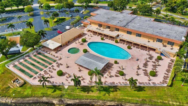 Building Photo - 15217 Lakes of Delray Blvd