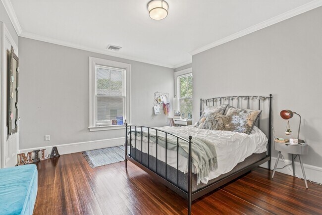 Building Photo - 65 Church St