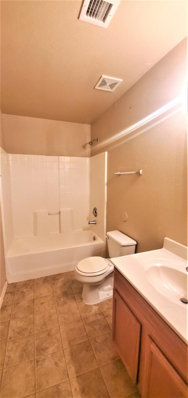 Building Photo - 3408 Blue Earth Ln