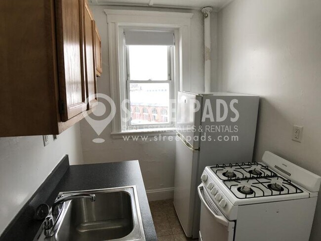 Building Photo - bedroom in Boston MA 02215
