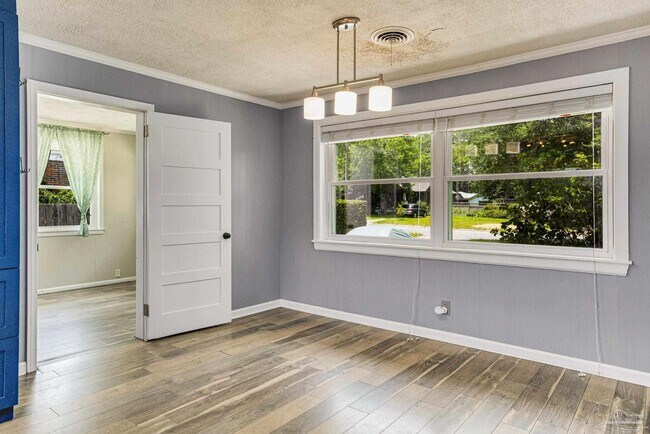 Building Photo - 2033 E Bobe St