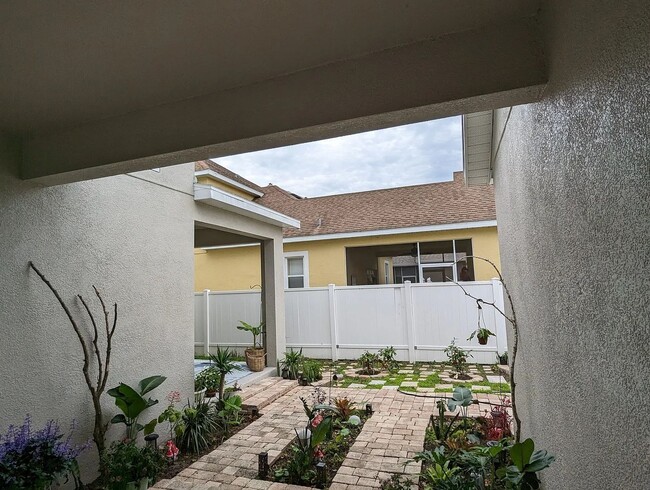 Building Photo - Welcome to this beautiful 3-bedroom, 2.5-bath home in the highly desirable Harmony community