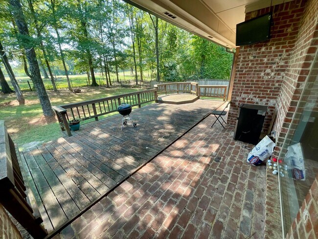 Building Photo - Amazing Home For Rent in Deerfield
