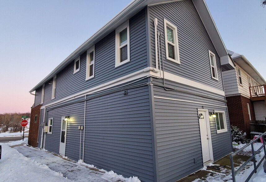 Building Photo - 203 S Main St