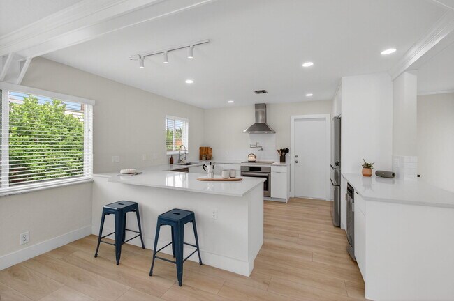 Building Photo - 802 Mallard Dr