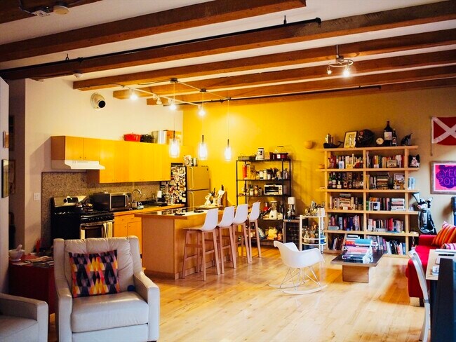 Building Photo - 11-21 Wormwood St