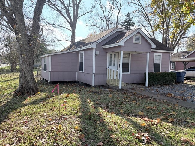 Building Photo - 608 E 4th St