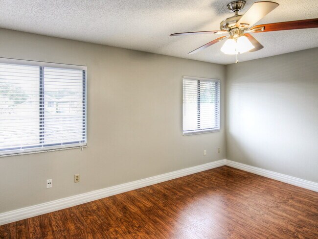 Building Photo - 439 E Springtree Way