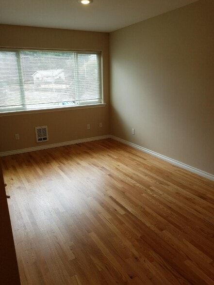 Family room - 38276 SE Cedar St
