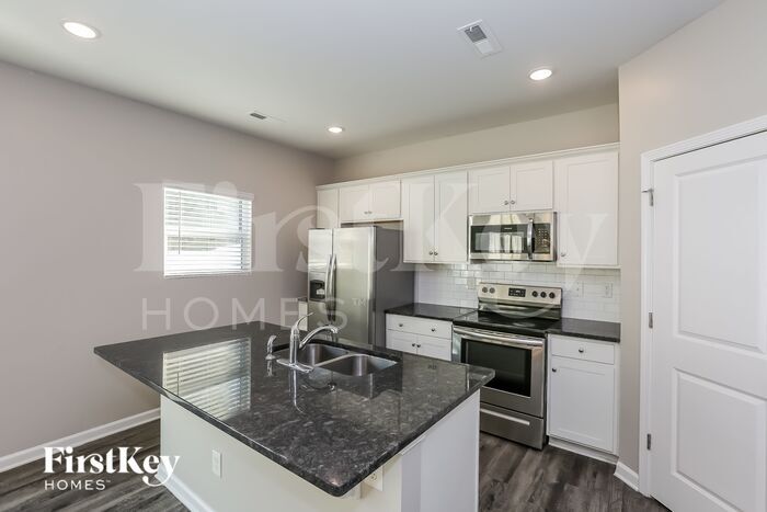Building Photo - 9629 Hamel St