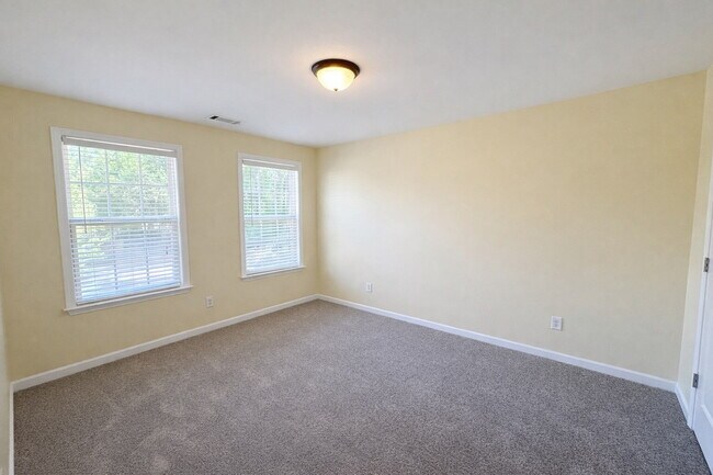 Building Photo - Clean 5 Bedroom Collins Hill Home with First Floor Suite and Oversized Master