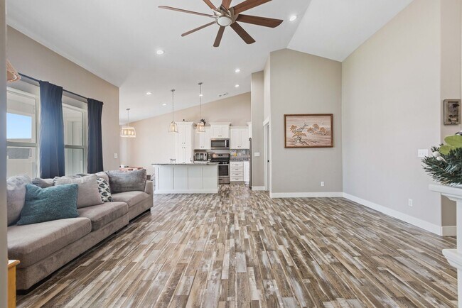 Building Photo - Partially furnished Twin home in Rigby