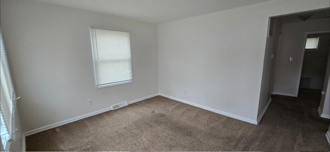 Building Photo - Cute two bedroom Warren ranch