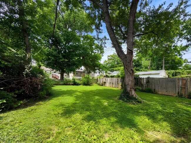 Building Photo - 7724 Monroe Dr