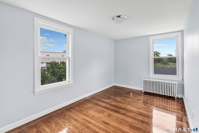 Building Photo - 25 Myrtle St