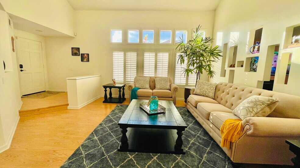 Living Room - 2501 Avenita Alpera