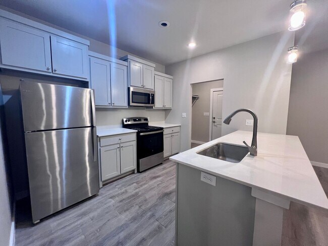 Building Photo - $500 MOVE-IN SPECIAL: Spacious 3-Bedroom Townhouse Near Texas Tech