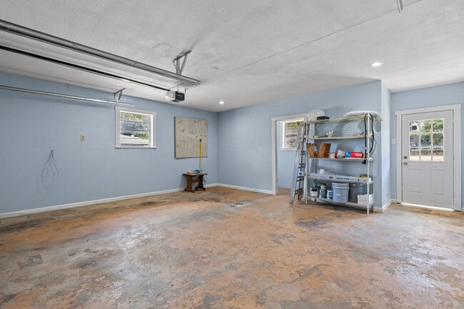 Building Photo - 605 Catalina Dr