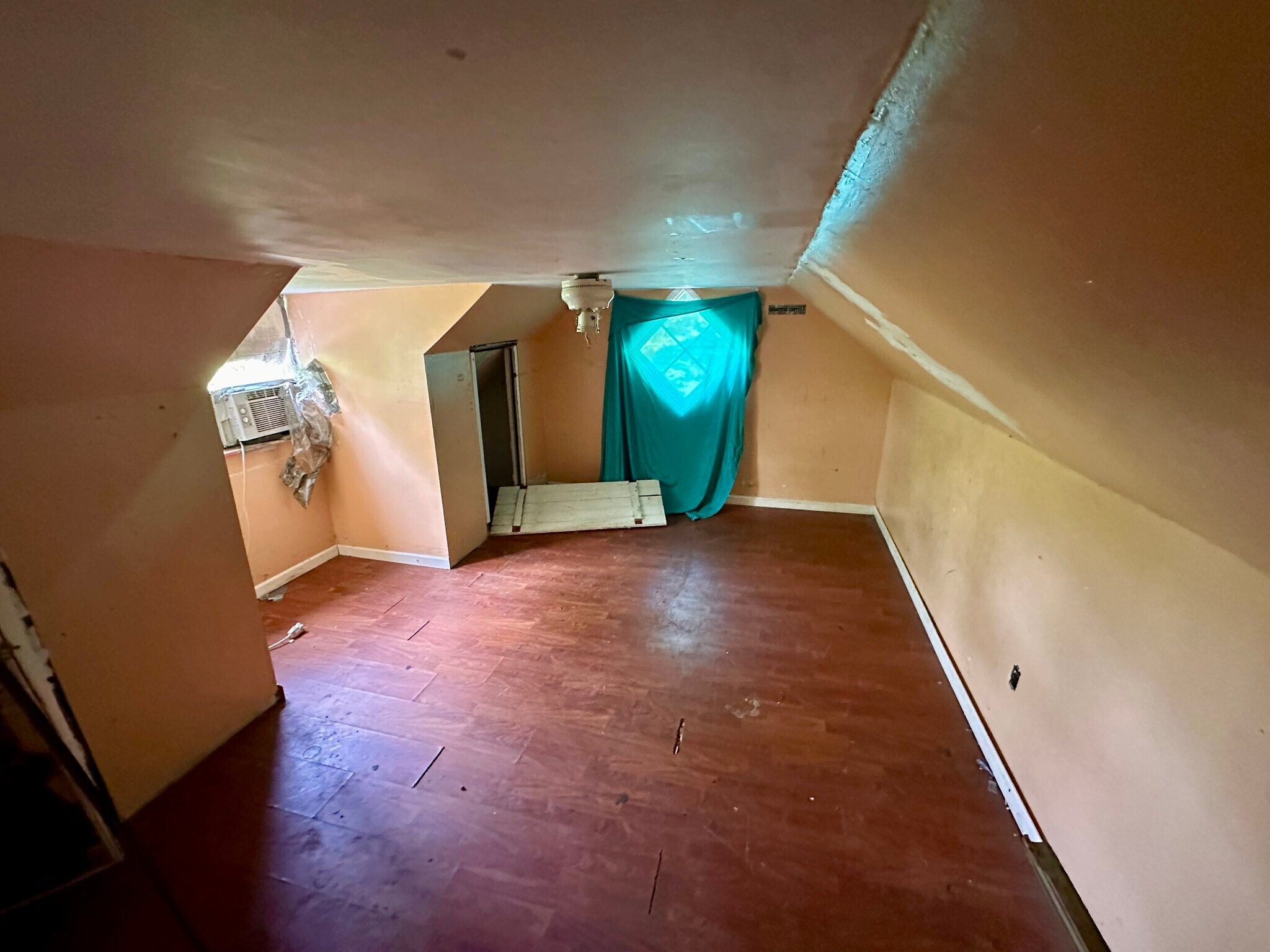 Building Photo - 8824 Huiskamp Ave