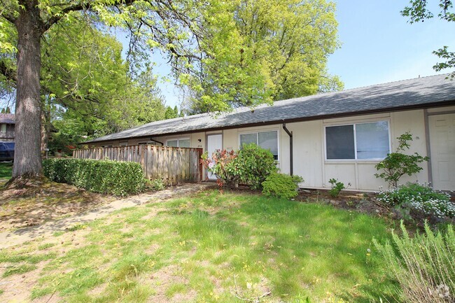 Building Photo - 2020-2020 NW Earl Ct