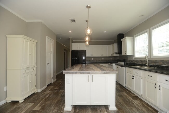 Building Photo - 13598 Old Frio City Rd