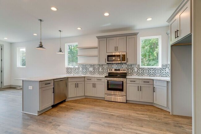 Building Photo - Beautiful Newer Build in Madison!