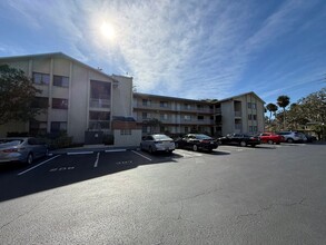 Building Photo - Spacious 2 bedroom 2 bathroom condo in gated community LEASING SPECIAL: HALF OFF 1 MONTH'S RENT F...