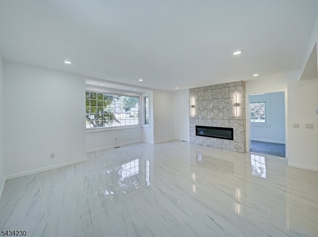Building Photo - 217 Heywood Ave