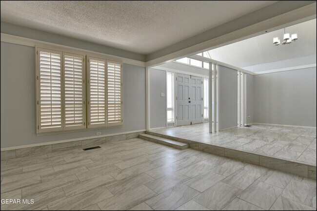 Building Photo - 8400 Parkland Dr