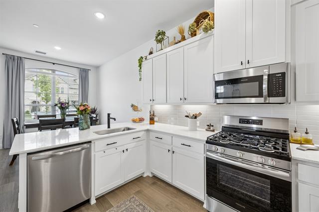 Building Photo - 7035 Granbury Ln