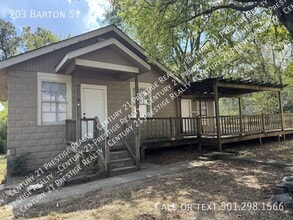 Building Photo - 203 Barton St
