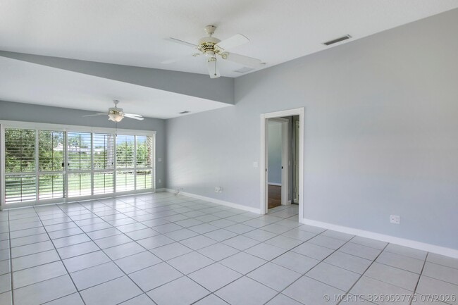 Building Photo - 10870 SW Dardanelle Dr