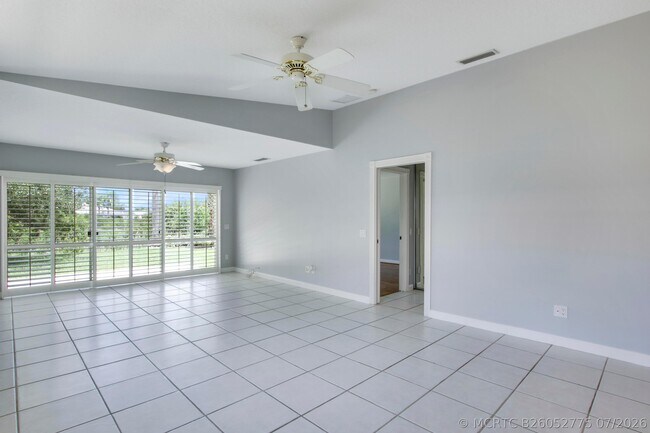 Building Photo - 10870 SW Dardanelle Dr
