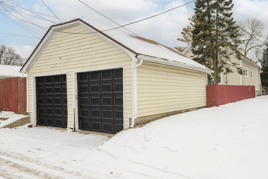 Building Photo - 3472 S 15th Pl