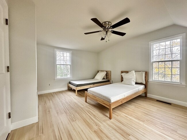 Building Photo - 25 Warren Ave