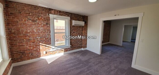 Building Photo - Freshly updated