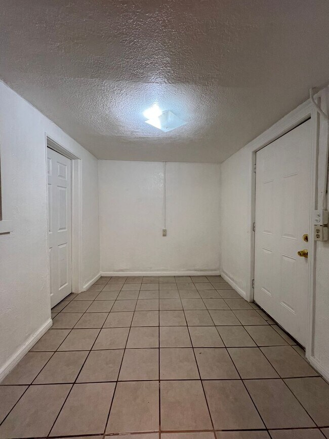 Building Photo - P026