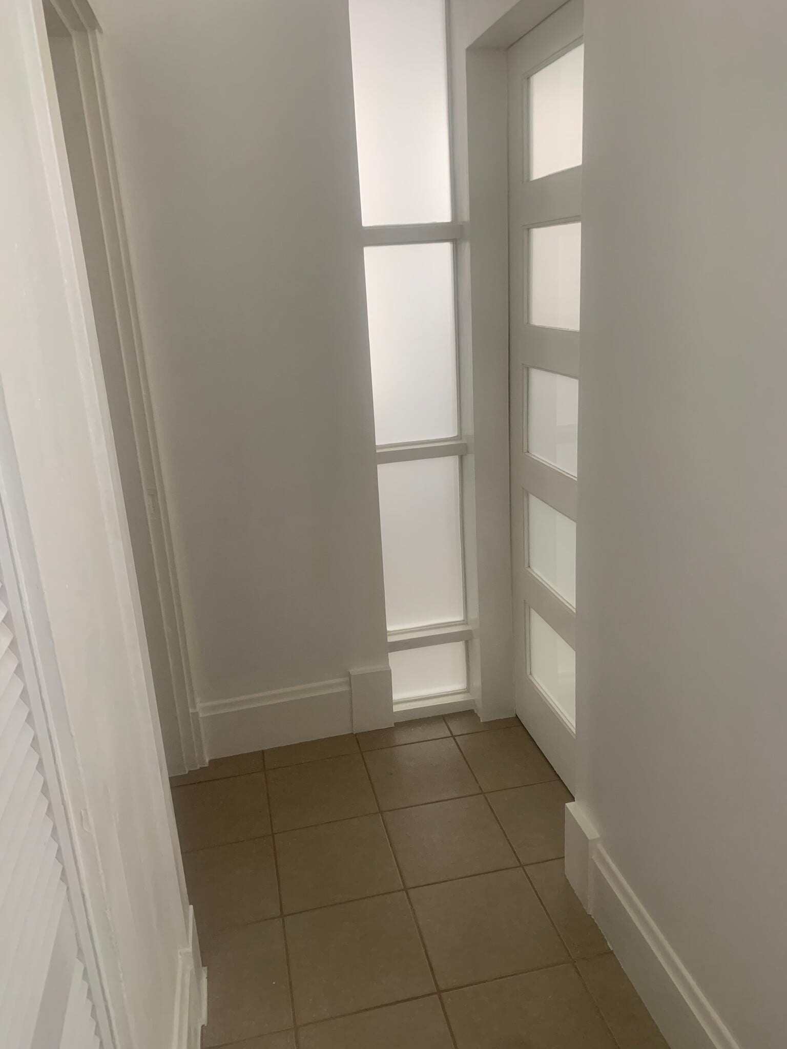 Hall outside bedroom 1 - 911 Putnam St