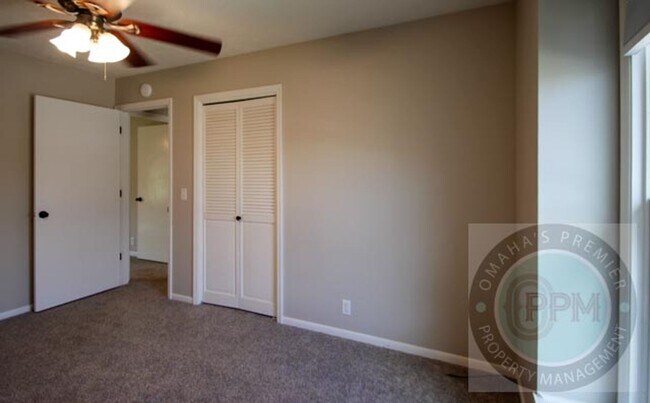 Building Photo - Millard 3 bed 3 bath with Park Access!